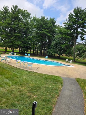 71 LANCASTER EST, Mount Joy, PA 17552