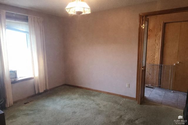 9226 Blue Ridge Road, Manhattan, KS 66503