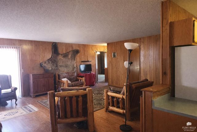 9226 Blue Ridge Road, Manhattan, KS 66503