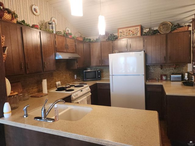 9226 Blue Ridge Road, Manhattan, KS 66503
