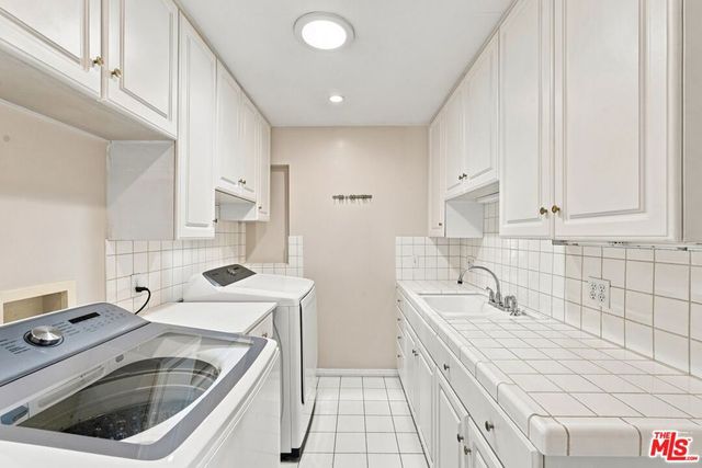 8845 Glider Avenue, Los Angeles, CA 90045