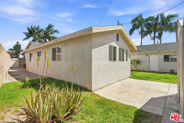 8845 Glider Avenue, Los Angeles, CA 90045