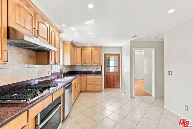 8845 Glider Avenue, Los Angeles, CA 90045