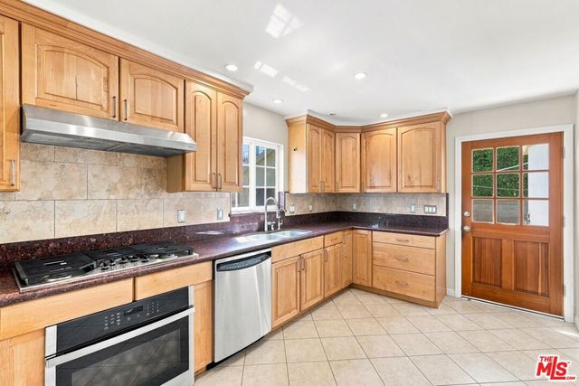 8845 Glider Avenue, Los Angeles, CA 90045