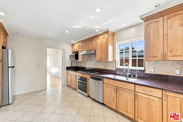 8845 Glider Avenue, Los Angeles, CA 90045