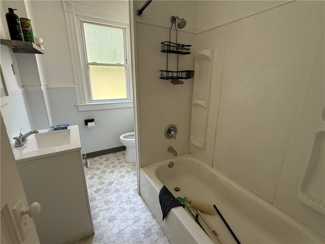 122 Greydon Ave, Mckees Rocks, PA 15136