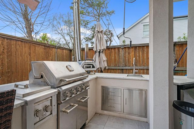 1835 Hewitt Drive, Houston, TX 77018