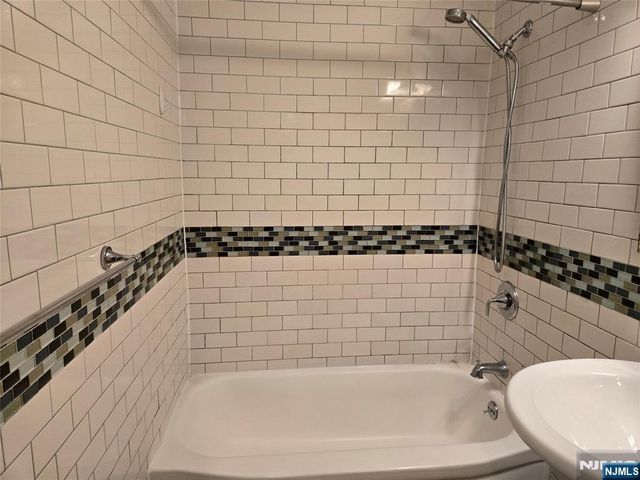 2348 Linwood Avenue 3L, Fort Lee, NJ 07024