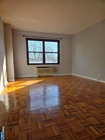 2348 Linwood Avenue 3L, Fort Lee, NJ 07024