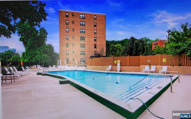 2348 Linwood Avenue 3L, Fort Lee, NJ 07024