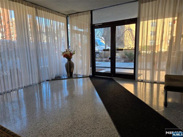 2348 Linwood Avenue 3L, Fort Lee, NJ 07024