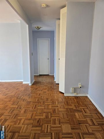 2348 Linwood Avenue 3L, Fort Lee, NJ 07024