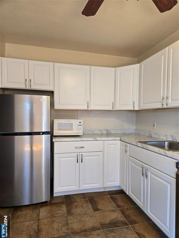 2348 Linwood Avenue 3L, Fort Lee, NJ 07024