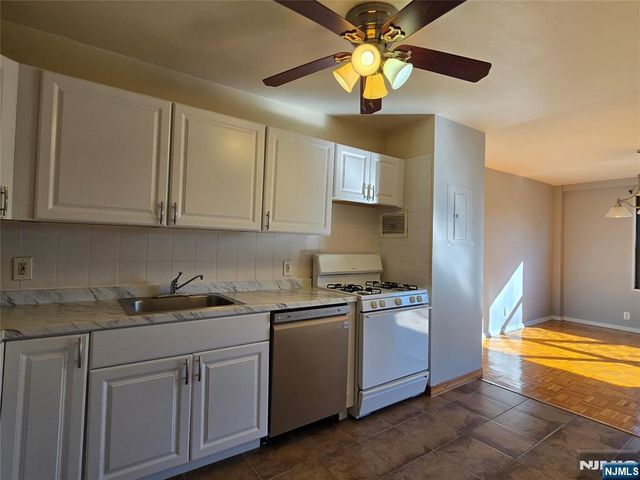 2348 Linwood Avenue 3L, Fort Lee, NJ 07024