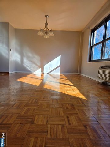 2348 Linwood Avenue 3L, Fort Lee, NJ 07024