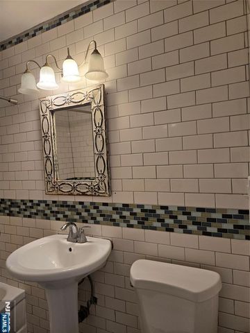 2348 Linwood Avenue 3L, Fort Lee, NJ 07024