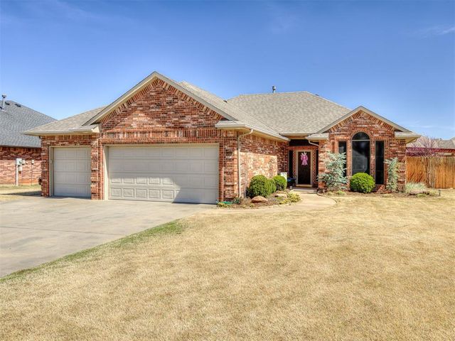 418 N Chisholm Trail Way, Mustang, OK 73064