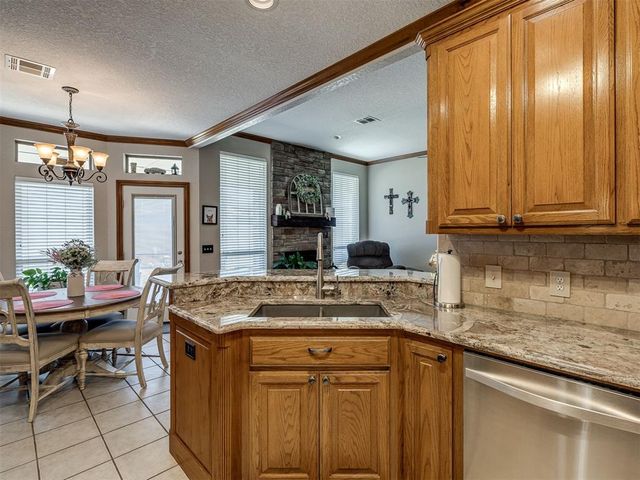 418 N Chisholm Trail Way, Mustang, OK 73064