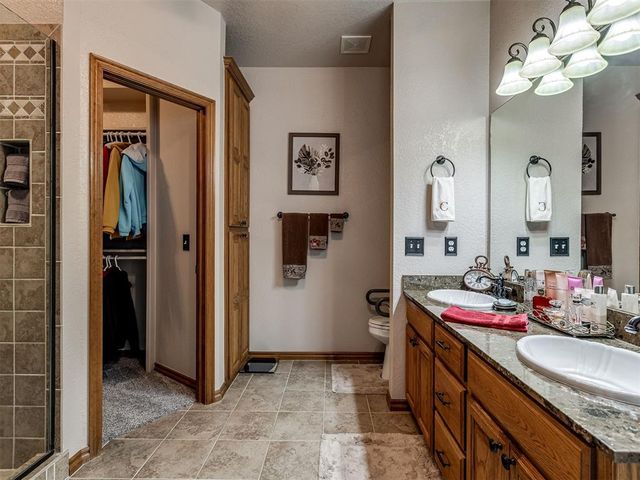 418 N Chisholm Trail Way, Mustang, OK 73064