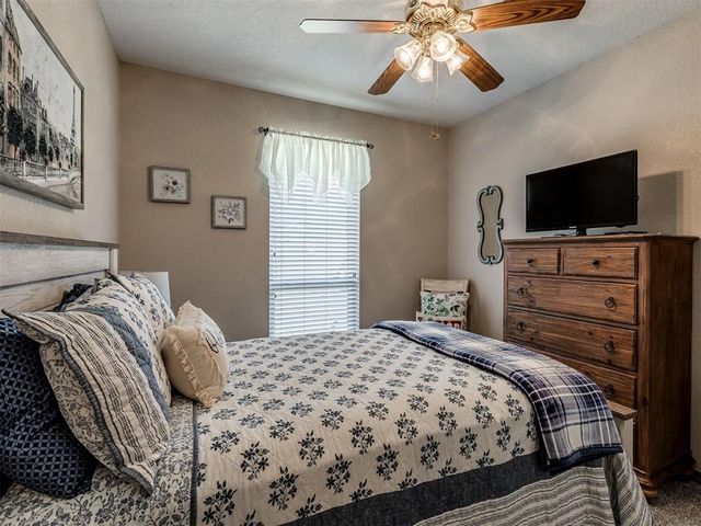 418 N Chisholm Trail Way, Mustang, OK 73064