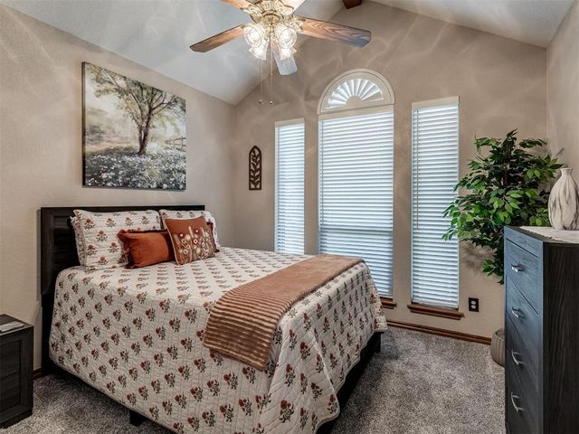 418 N Chisholm Trail Way, Mustang, OK 73064