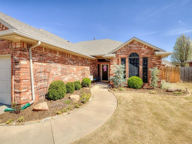 418 N Chisholm Trail Way, Mustang, OK 73064