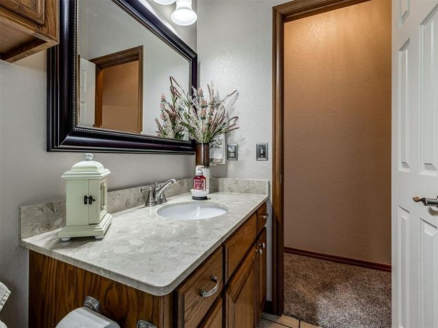 418 N Chisholm Trail Way, Mustang, OK 73064