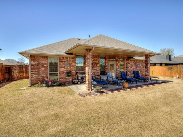 418 N Chisholm Trail Way, Mustang, OK 73064