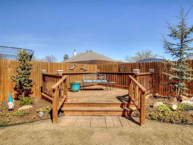 418 N Chisholm Trail Way, Mustang, OK 73064