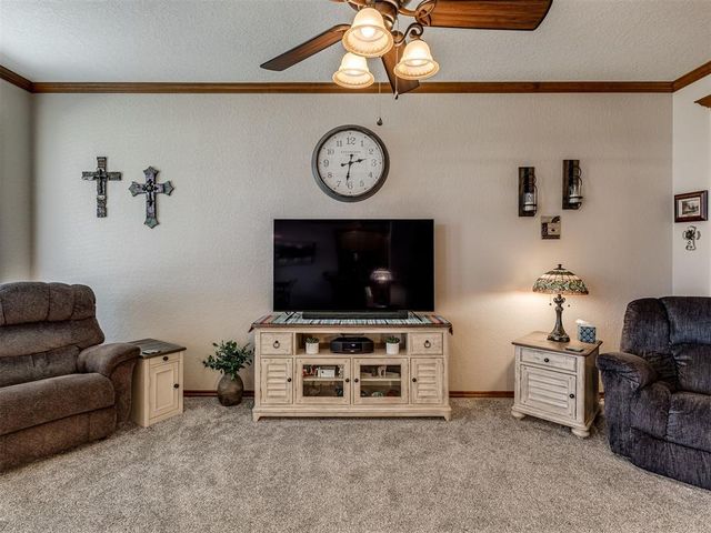 418 N Chisholm Trail Way, Mustang, OK 73064