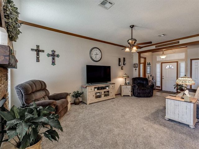 418 N Chisholm Trail Way, Mustang, OK 73064