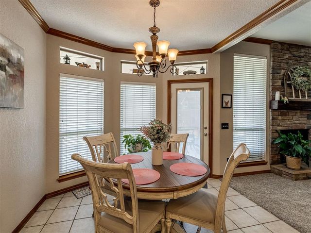 418 N Chisholm Trail Way, Mustang, OK 73064