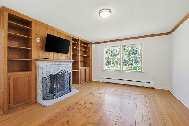136 Lincoln St, Hudson, MA 01749