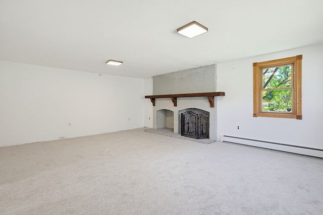 136 Lincoln St, Hudson, MA 01749