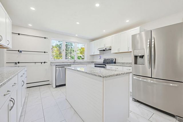 136 Lincoln St, Hudson, MA 01749