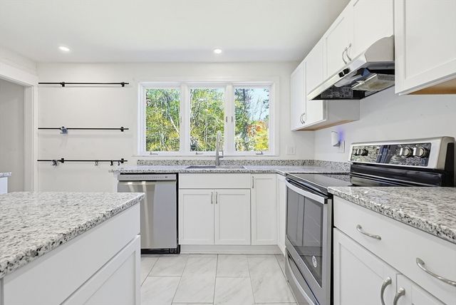 136 Lincoln St, Hudson, MA 01749