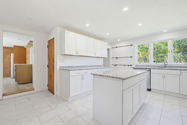 136 Lincoln St, Hudson, MA 01749