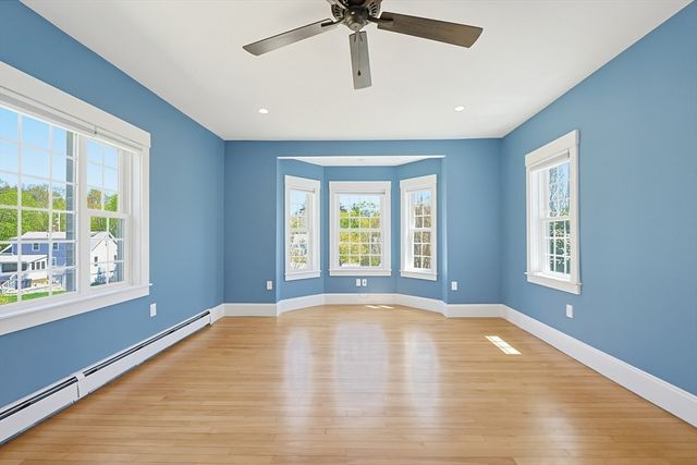 136 Lincoln St, Hudson, MA 01749
