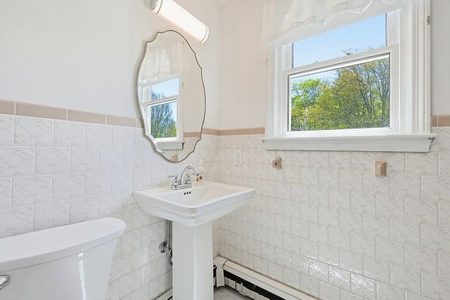 136 Lincoln St, Hudson, MA 01749