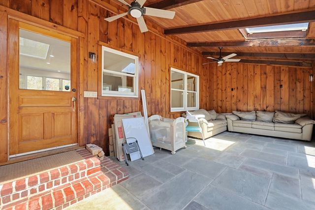 136 Lincoln St, Hudson, MA 01749