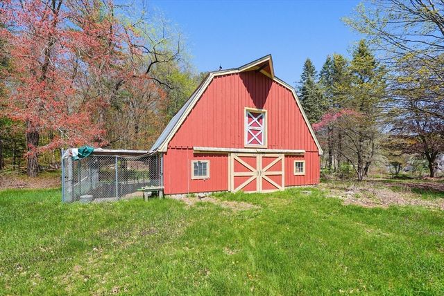 136 Lincoln St, Hudson, MA 01749