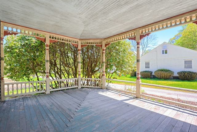 136 Lincoln St, Hudson, MA 01749