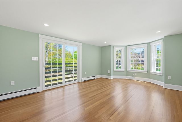 136 Lincoln St, Hudson, MA 01749