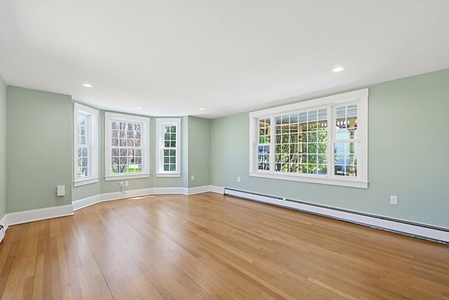 136 Lincoln St, Hudson, MA 01749