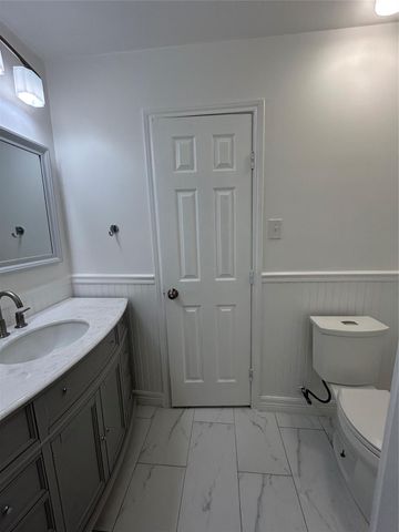202 W Tri Oaks Ln 202, Houston, TX 77043