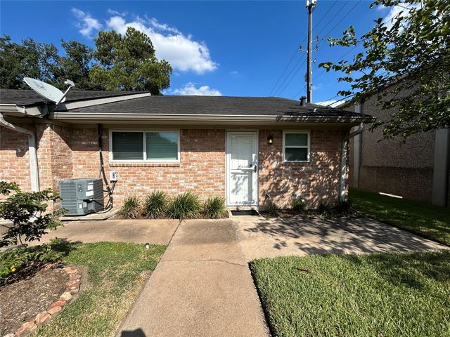 202 W Tri Oaks Ln 202, Houston, TX 77043
