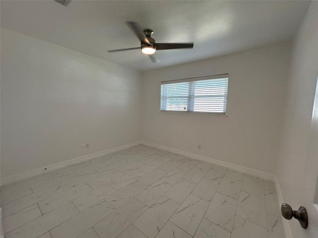 202 W Tri Oaks Ln 202, Houston, TX 77043