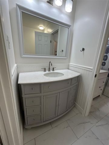202 W Tri Oaks Ln 202, Houston, TX 77043