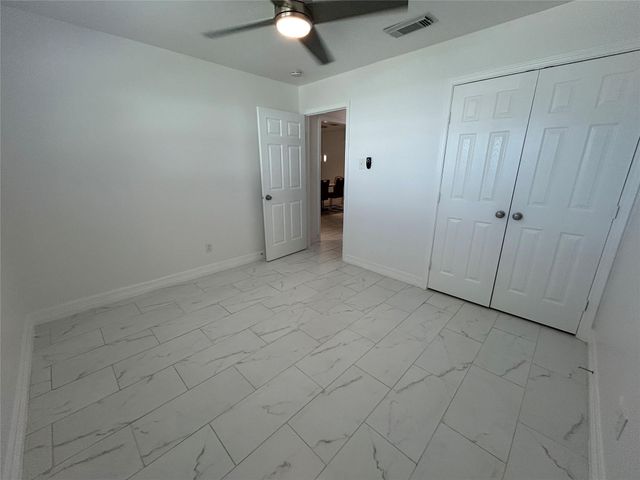 202 W Tri Oaks Ln 202, Houston, TX 77043