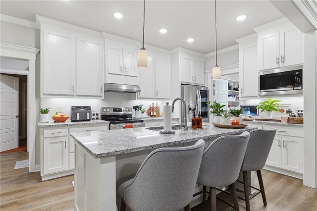 4 Aston Circle, Bella Vista, AR 72714